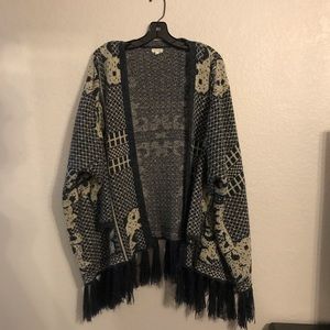 En creme fringe cardigan